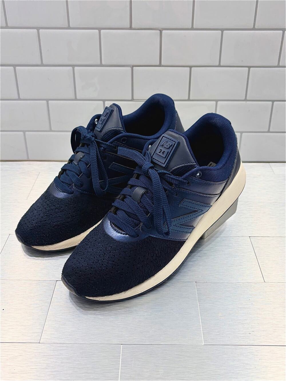 New Balance 24 Women’s Sneakers – Navy/Black – Size 8